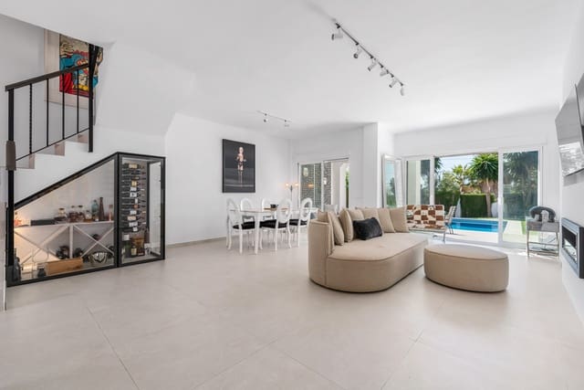 4 bedroom Villa for sale in Cancelada, Estepona with pool - € 925,000 (Ref: 9745210)