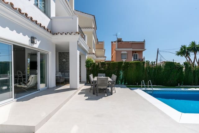 4 bedroom Villa for sale in Cancelada, Estepona with pool - € 925,000 (Ref: 9745210)