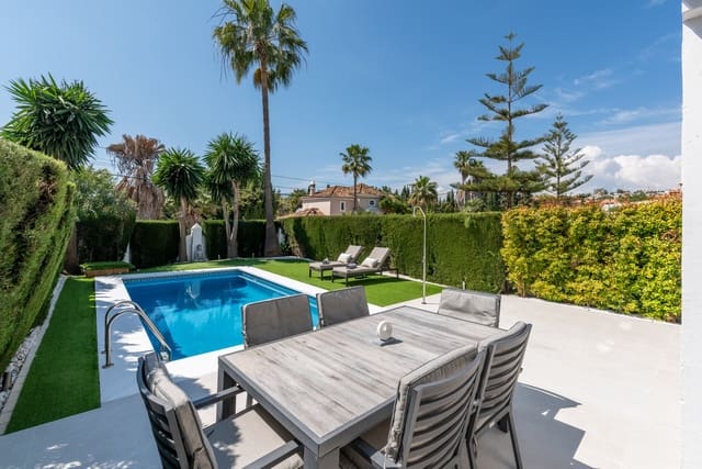 4 bedroom Villa for sale in Cancelada, Estepona with pool - € 925,000 (Ref: 9745210)