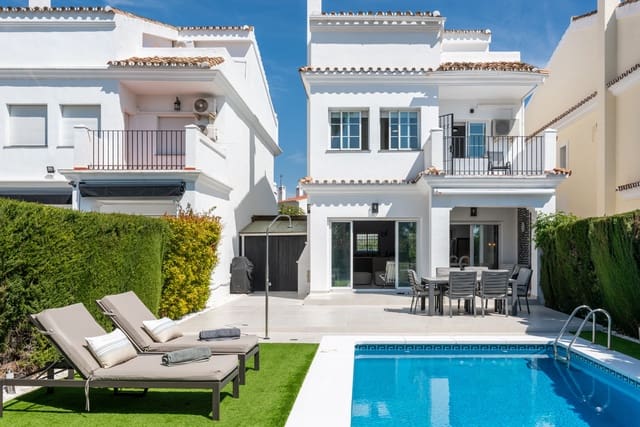 4 bedroom Villa for sale in Cancelada, Estepona with pool - € 925,000 (Ref: 9745210)
