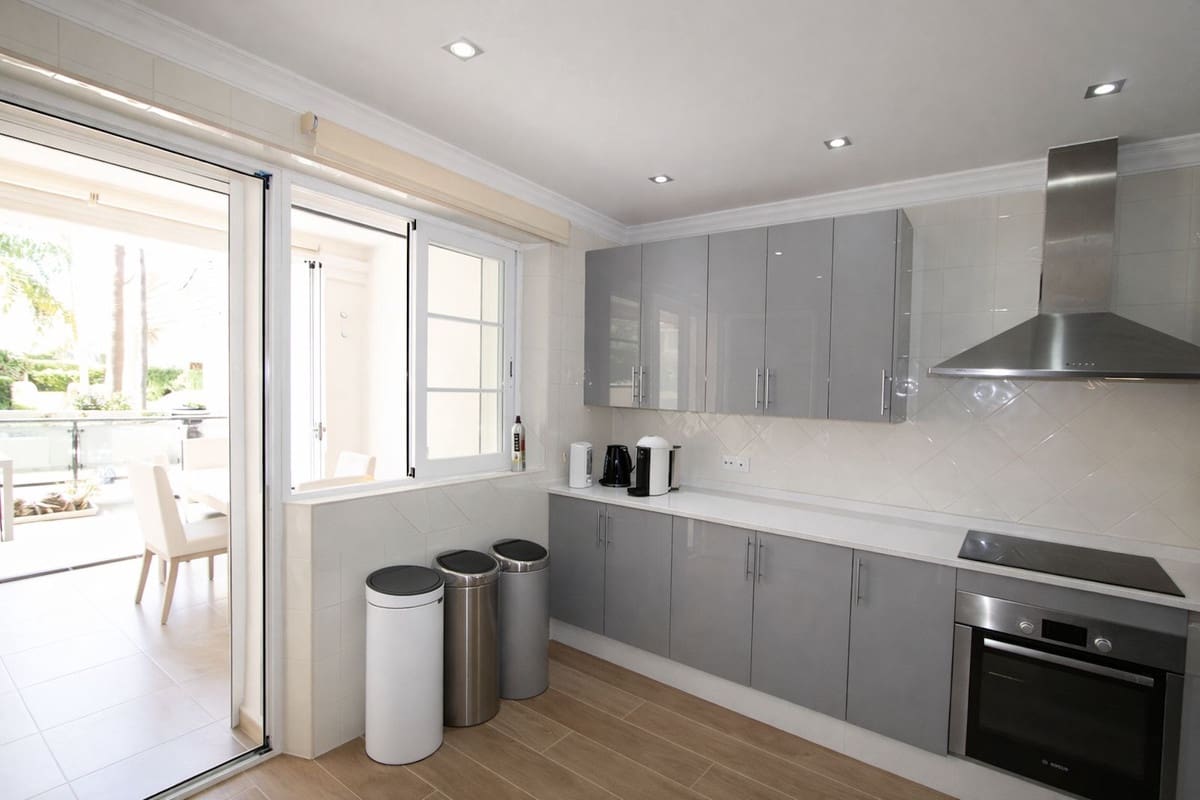 3 bedroom Semi-detached Villa for sale in Elviria with pool garage - € 725,000 (Ref: 9747068)