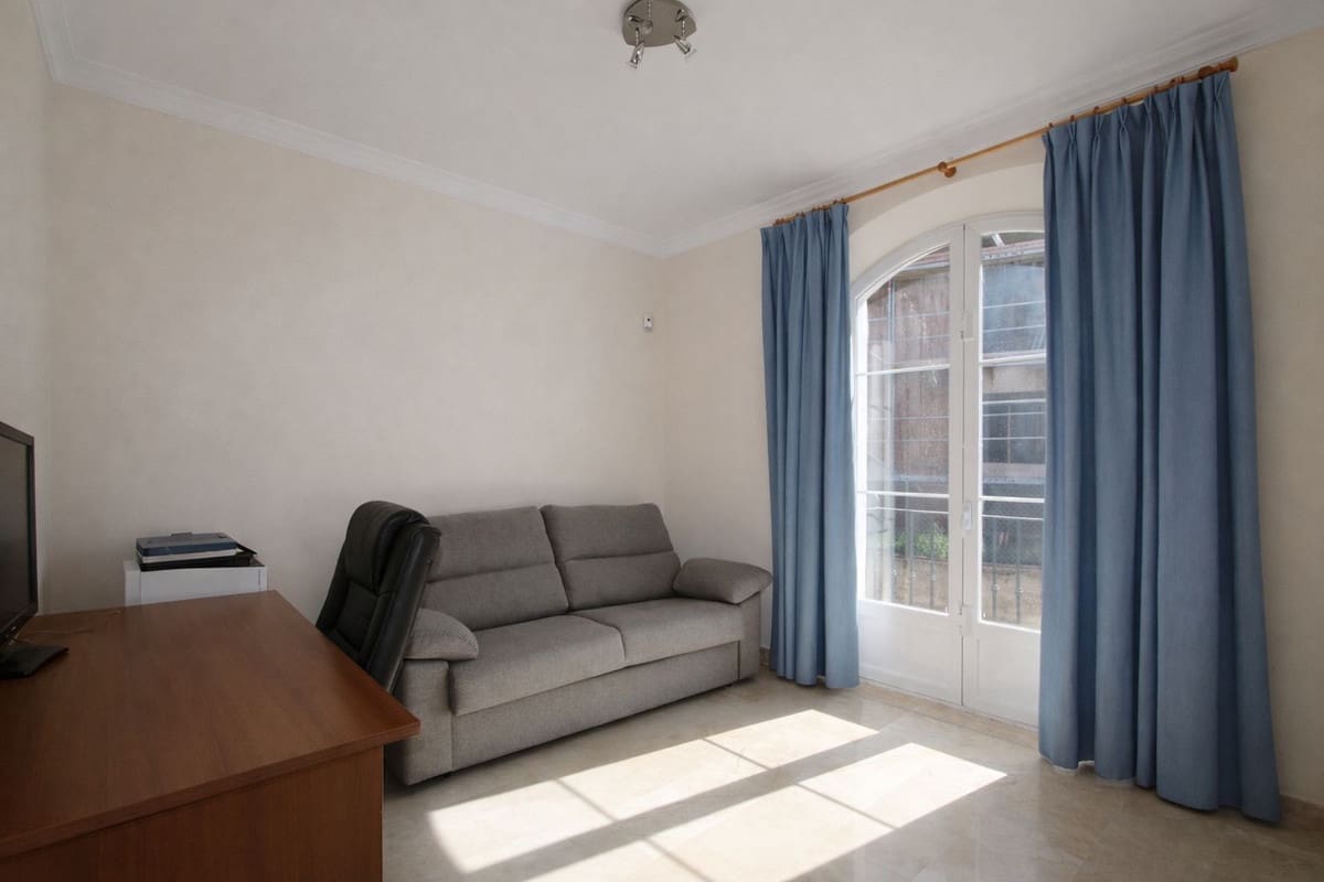 3 bedroom Semi-detached Villa for sale in Elviria with pool garage - € 725,000 (Ref: 9747068)