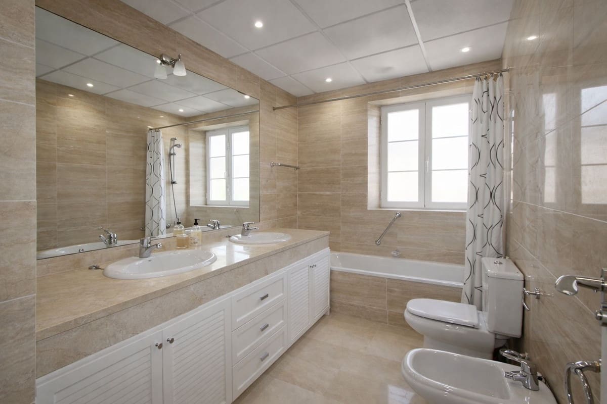 3 bedroom Semi-detached Villa for sale in Elviria with pool garage - € 725,000 (Ref: 9747068)