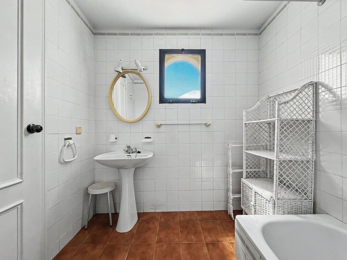 3 bedroom Townhouse for sale in Casares with pool garage - € 439,000 (Ref: 9747502)