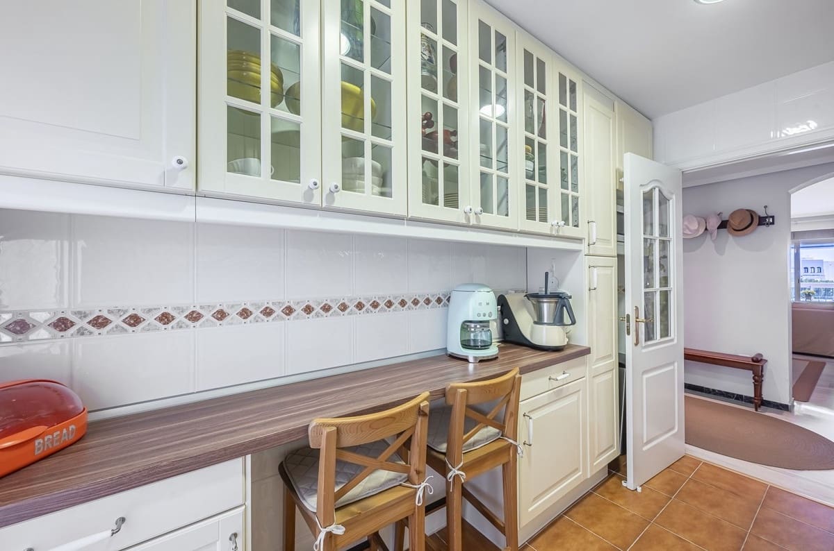 3 soverom Strandleiligheter til salgs i Puerto Banus med svømmebasseng garasje - € 945 000 (Ref: 9751436)