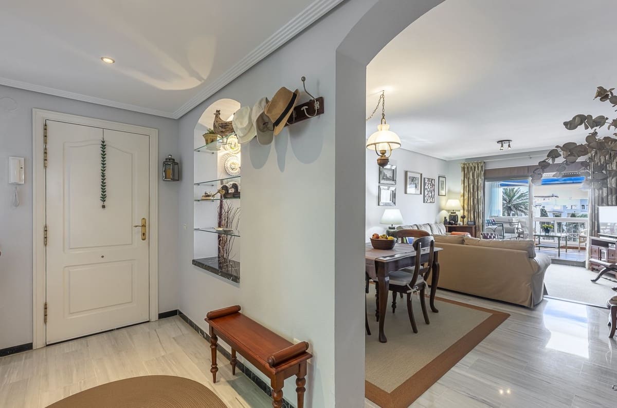 3 soverom Strandleiligheter til salgs i Puerto Banus med svømmebasseng garasje - € 945 000 (Ref: 9751436)