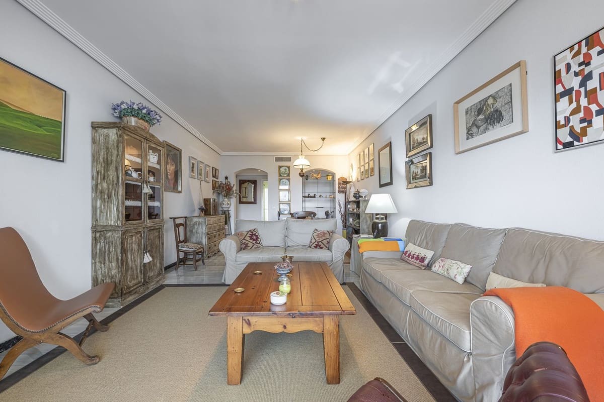 3 soverom Strandleiligheter til salgs i Puerto Banus med svømmebasseng garasje - € 945 000 (Ref: 9751436)