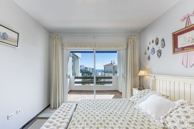 3 bedroom Beach Apartment for sale in Puerto Banus, Marbella with pool garage - € 945,000 (Ref: 9751436)