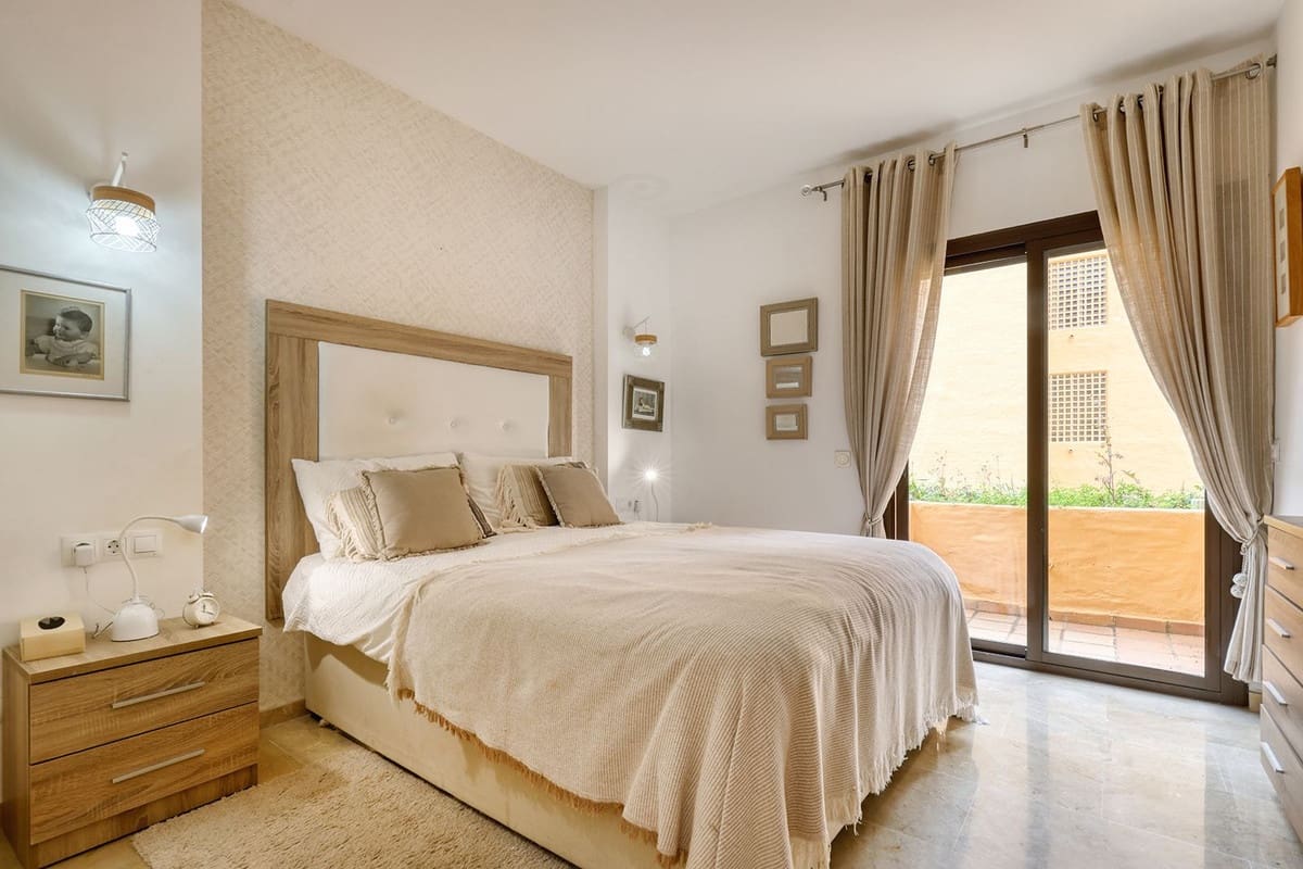 3 soverom Leilighet til salgs i La Duquesa / Puerto de la Duquesa med svømmebasseng garasje - € 370 000 (Ref: 9754271)