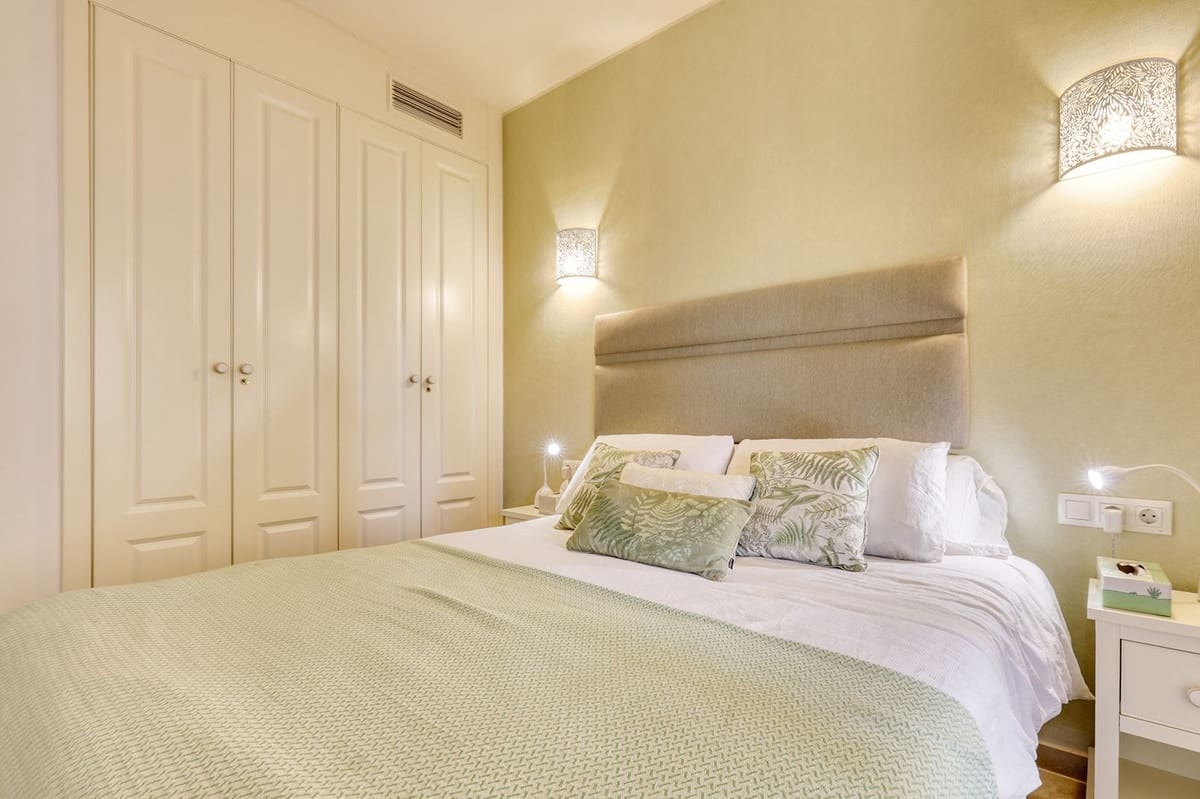 3 soverom Leilighet til salgs i La Duquesa / Puerto de la Duquesa med svømmebasseng garasje - € 370 000 (Ref: 9754271)