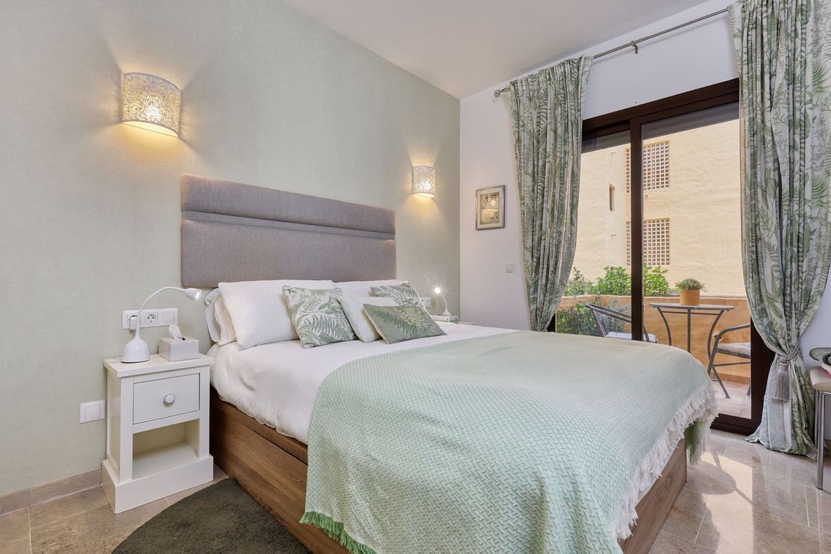 3 soverom Leilighet til salgs i La Duquesa / Puerto de la Duquesa med svømmebasseng garasje - € 370 000 (Ref: 9754271)