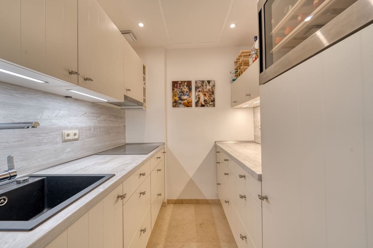 1 bedroom Apartment for sale in Golden Mile with pool garage - € 1,750,000 (Ref: 9761612)