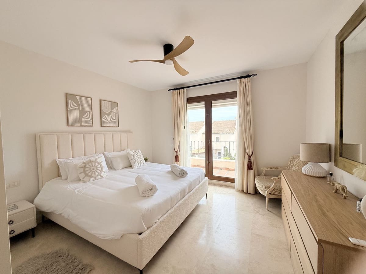 4 sypialnia Dom na sprzedaż w El Paraiso z basenem garażem - 800 000 € (Ref: 9762439)