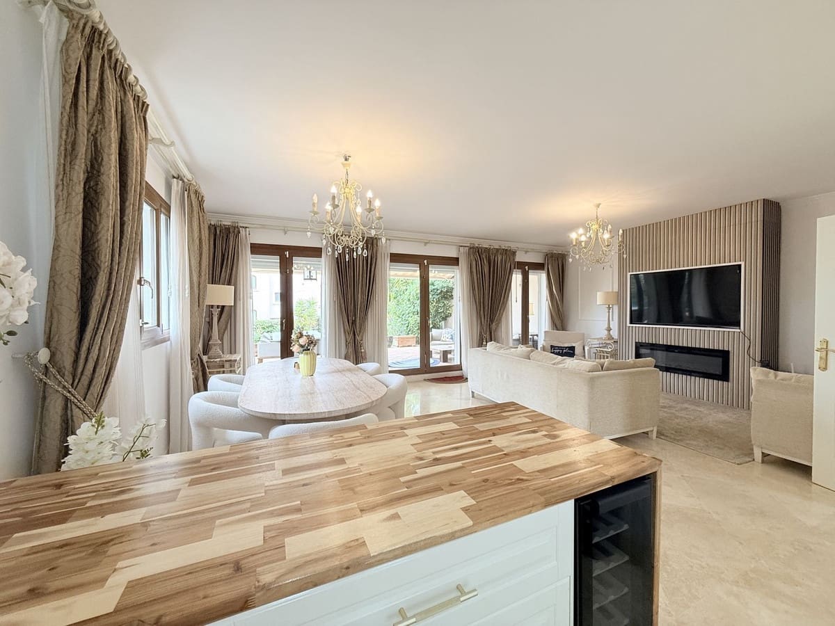 4 sypialnia Dom na sprzedaż w El Paraiso z basenem garażem - 800 000 € (Ref: 9762439)