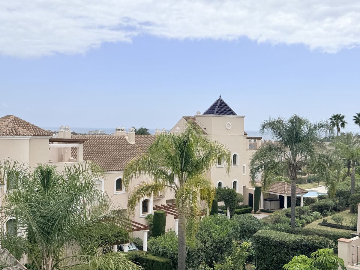 4 sypialnia Dom na sprzedaż w El Paraiso z basenem garażem - 800 000 € (Ref: 9762439)