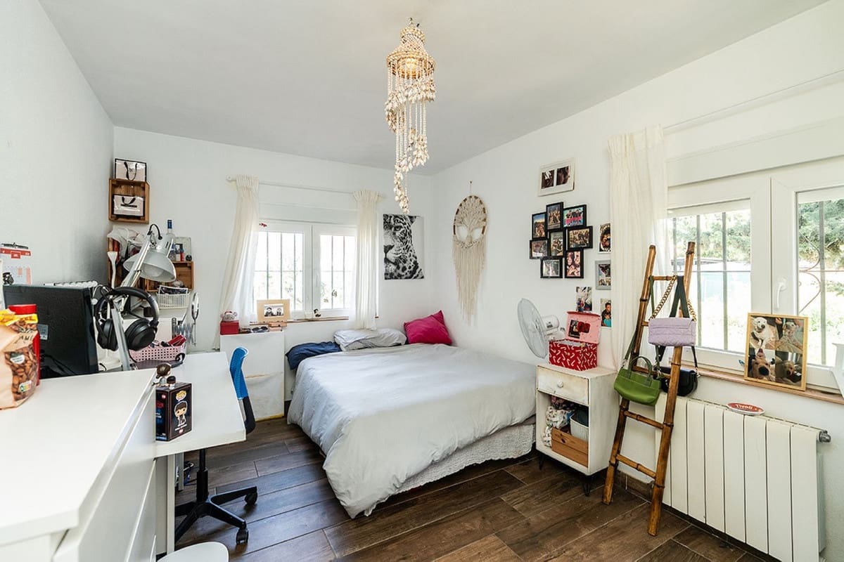 6 soverom Villa til salgs i Rio Real med svømmebasseng garasje - € 1 275 000 (Ref: 9777334)