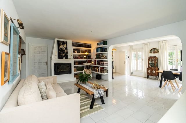 6 chambre Villa/Maison à vendre à Río Real, Marbella avec piscine garage - 1 275 000 € (Ref: 9777334)