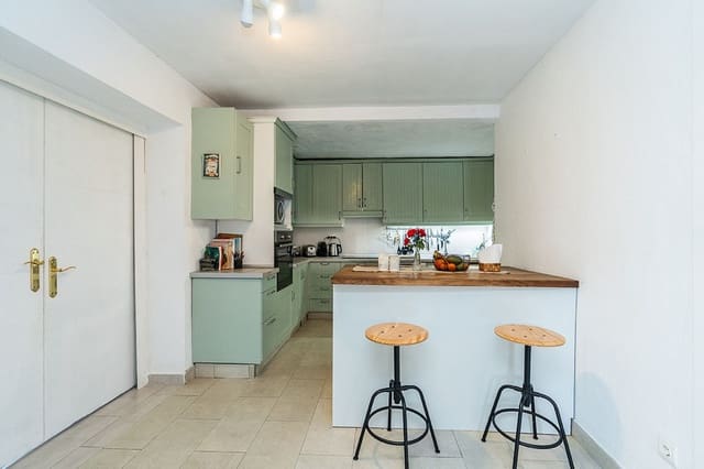 6 chambre Villa/Maison à vendre à Río Real, Marbella avec piscine garage - 1 275 000 € (Ref: 9777334)