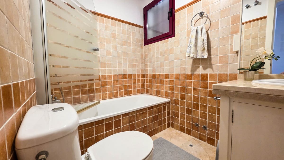 2 slaapkamer Strandappartement te koop in Casares met zwembad garage - € 275.000 (Ref: 9778863)