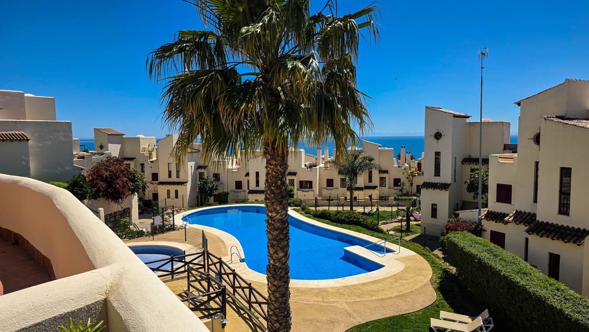 2 slaapkamer Strandappartement te koop in Casares met zwembad garage - € 275.000 (Ref: 9778863)