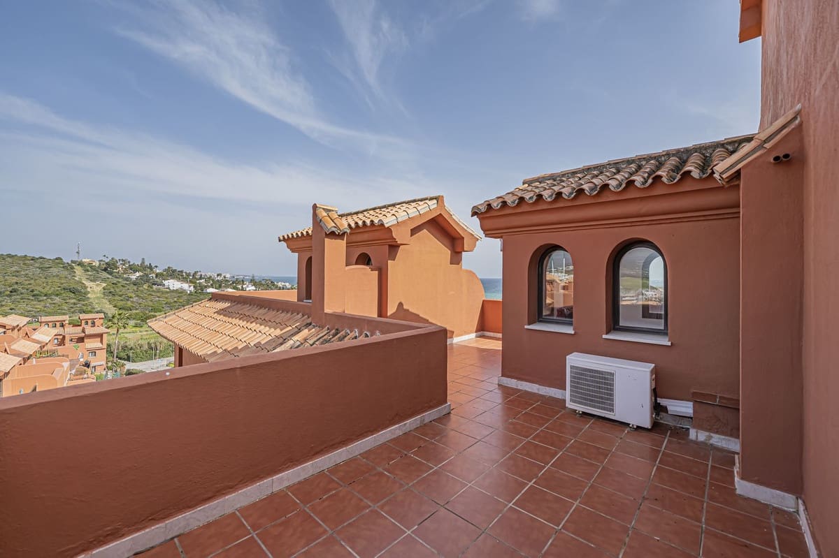 Ático de 3 habitaciones en Estepona en venta con piscina garaje - 310.000 € (Ref: 9780037)