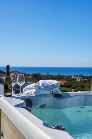 3 slaapkamer Huis te koop in Las Chapas - El Rosario, Marbella met zwembad garage - € 485.000 (Ref: 9782509)