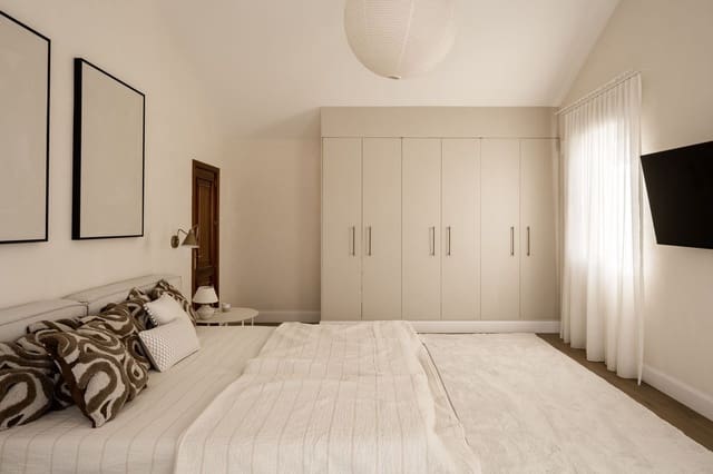 7 sypialnia Willa na sprzedaż w El Rosario, Marbella z basenem garażem - 2 200 000 € (Ref: 9782862)