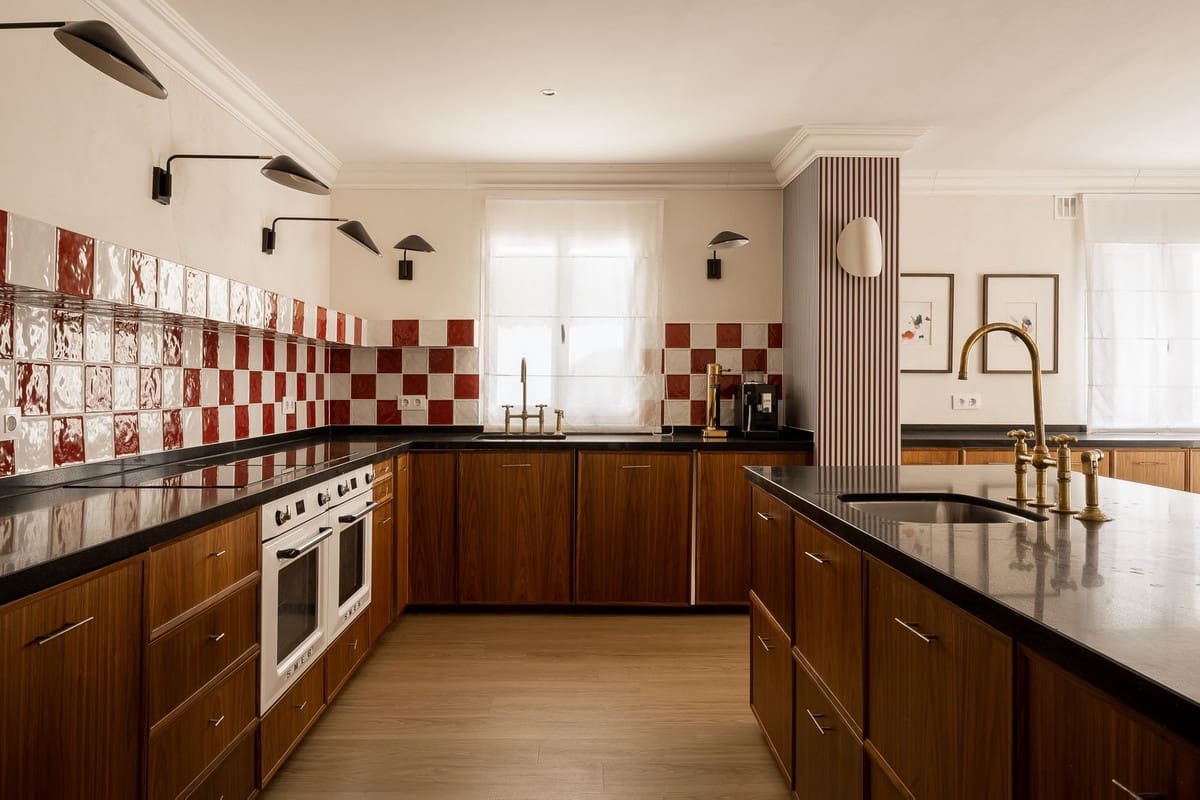 7 sypialnia Willa na sprzedaż w El Rosario z basenem garażem - 2 200 000 € (Ref: 9782862)