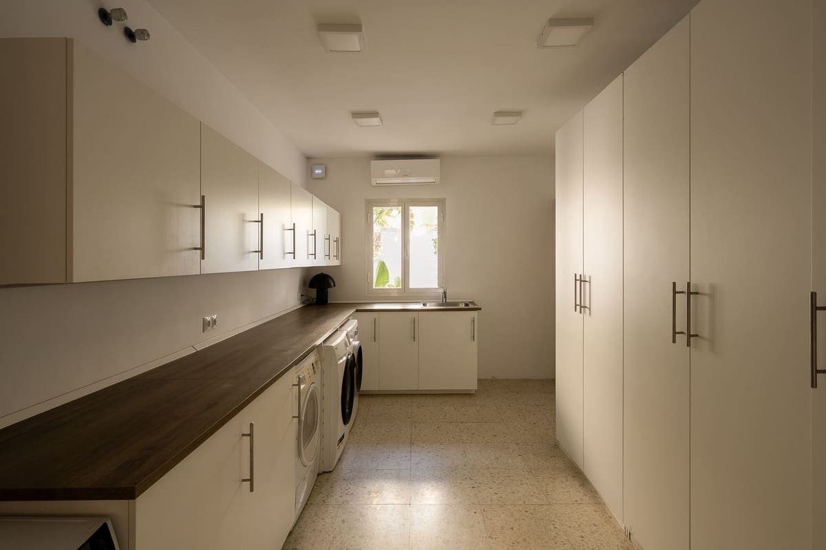 7 sypialnia Willa na sprzedaż w El Rosario z basenem garażem - 2 200 000 € (Ref: 9782862)