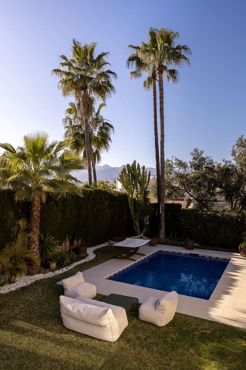 7 sypialnia Willa na sprzedaż w El Rosario z basenem garażem - 2 200 000 € (Ref: 9782862)