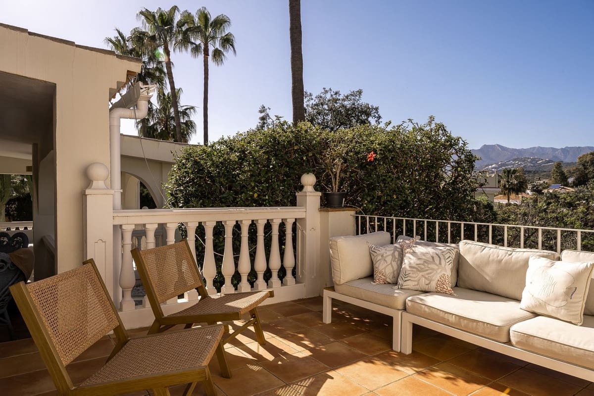 7 sypialnia Willa na sprzedaż w El Rosario z basenem garażem - 2 200 000 € (Ref: 9782862)