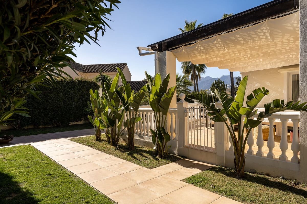 7 sypialnia Willa na sprzedaż w El Rosario z basenem garażem - 2 200 000 € (Ref: 9782862)