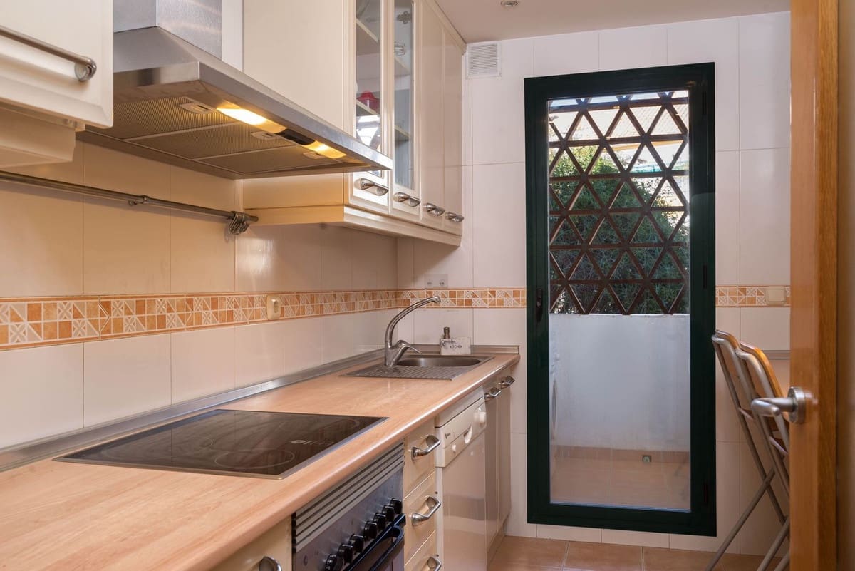 2 slaapkamer Appartement te koop in Marbesa met zwembad garage - € 389.000 (Ref: 9787880)