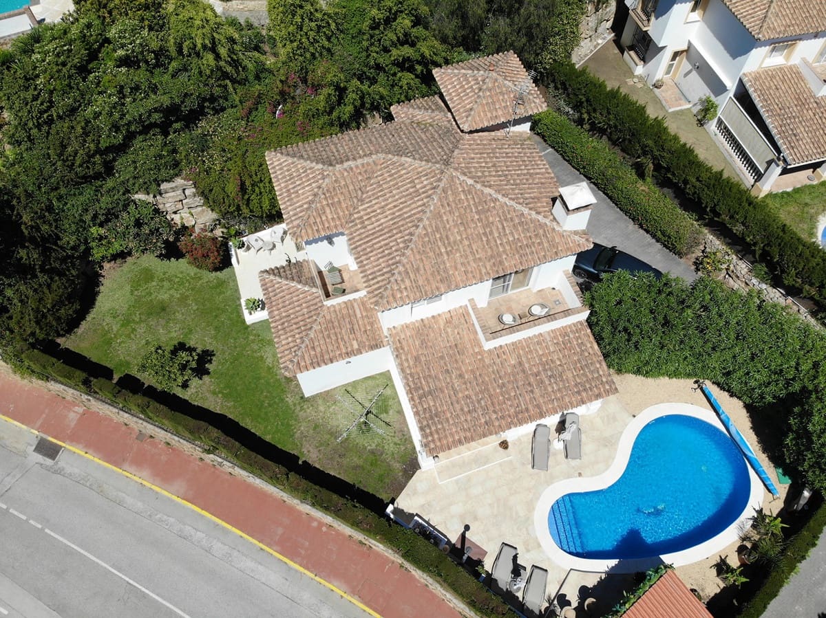 4 soveværelse Villa til salg i Calahonda med swimmingpool garage - € 1.150.000 (Ref: 9789531)