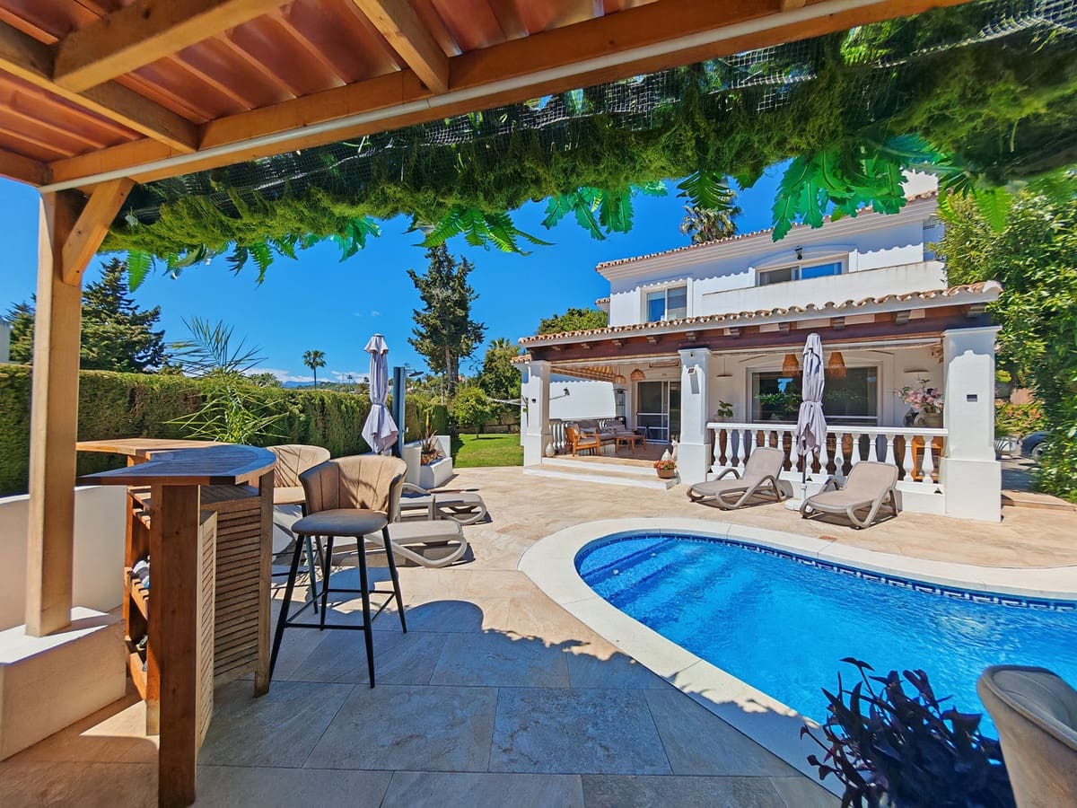 4 soveværelse Villa til salg i Calahonda med swimmingpool garage - € 1.150.000 (Ref: 9789531)