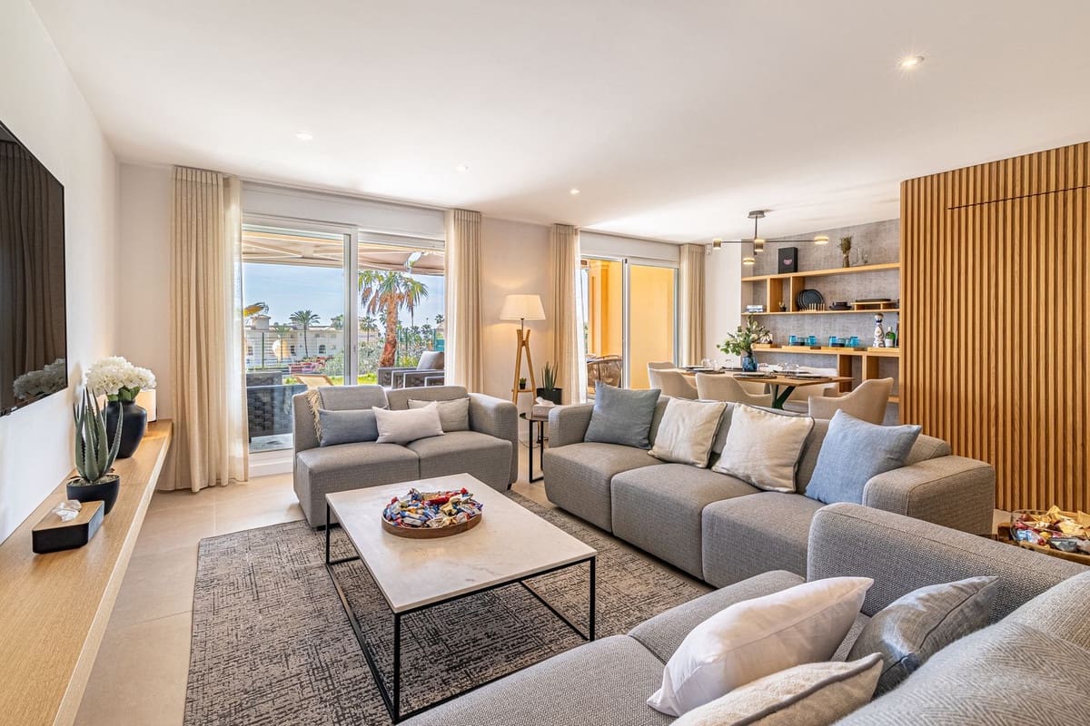 3 bedroom Townhouse for sale in Estepona with pool garage - € 599,000 (Ref: 9789993)