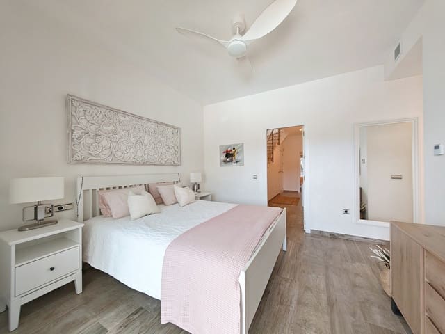 3 soveværelse Semi-Rækkehus til salg i Riviera del Sol, Mijas med swimmingpool garage - € 900.000 (Ref: 9793413)