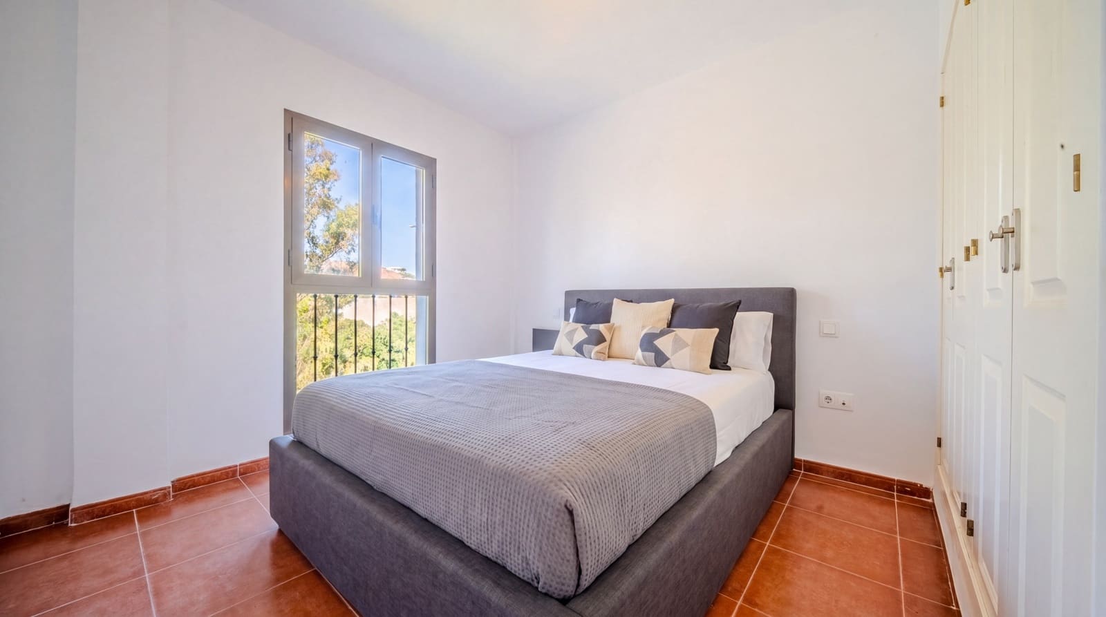 3 slaapkamer Huis te koop in Casares met zwembad garage - € 275.000 (Ref: 9795151)