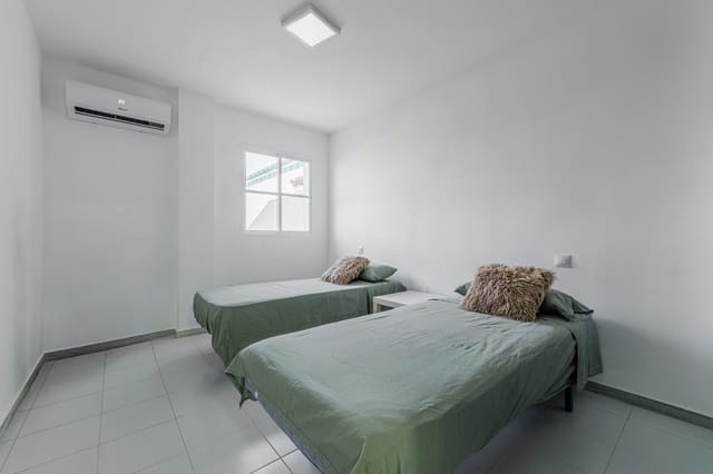 2 makuuhuone Huoneisto myytävänä paikassa La Cala de Mijas, Mijas mukana uima-altaan - 289 000 € (Ref: 9797666)