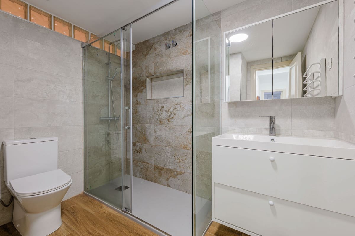 2 makuuhuone Huoneisto myytävänä paikassa La Cala de Mijas mukana uima-altaan - 289 000 € (Ref: 9797666)