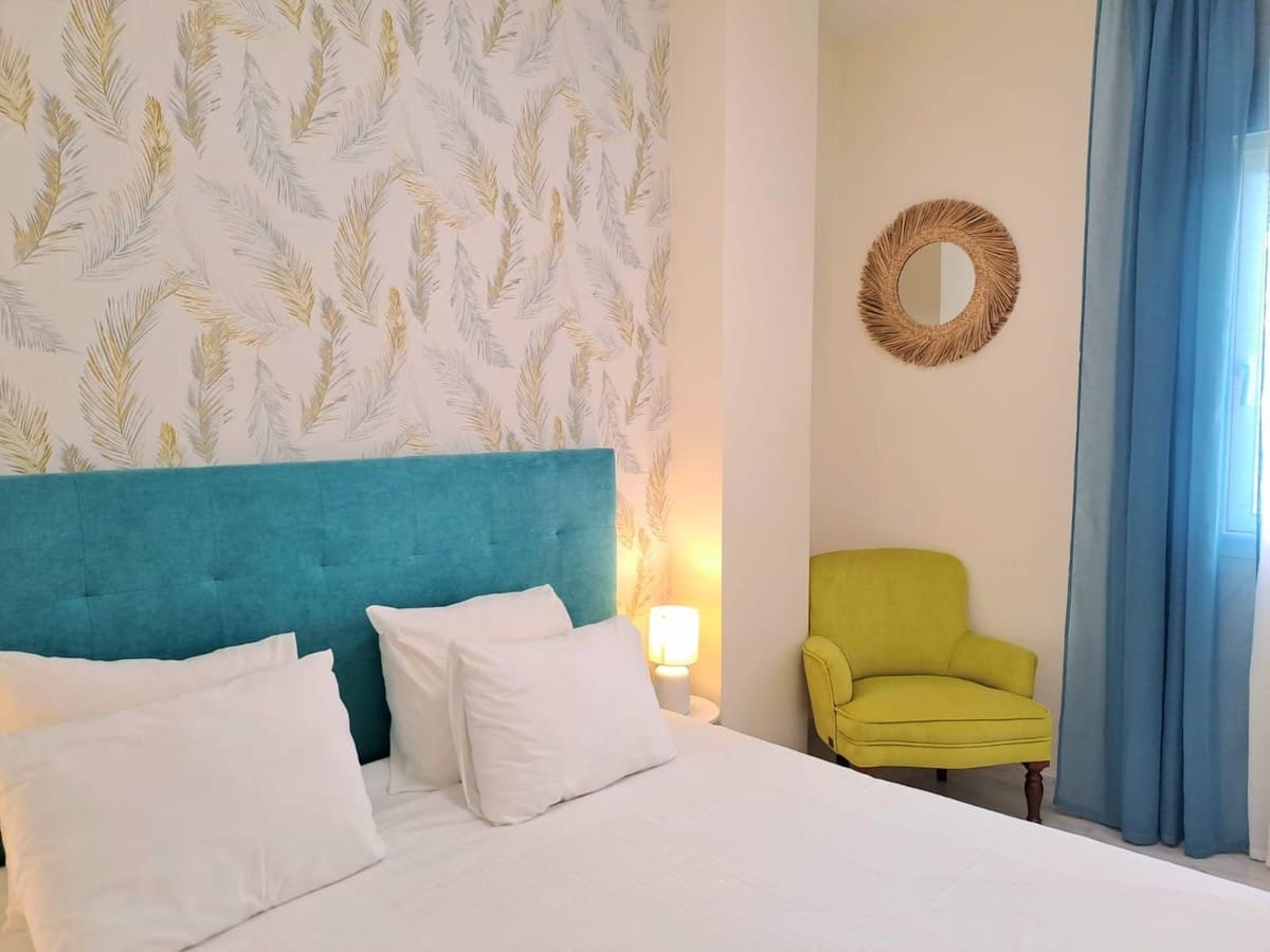 Apartamento de 2 habitaciones en Estepona en venta con piscina garaje - 320.000 € (Ref: 9800036)