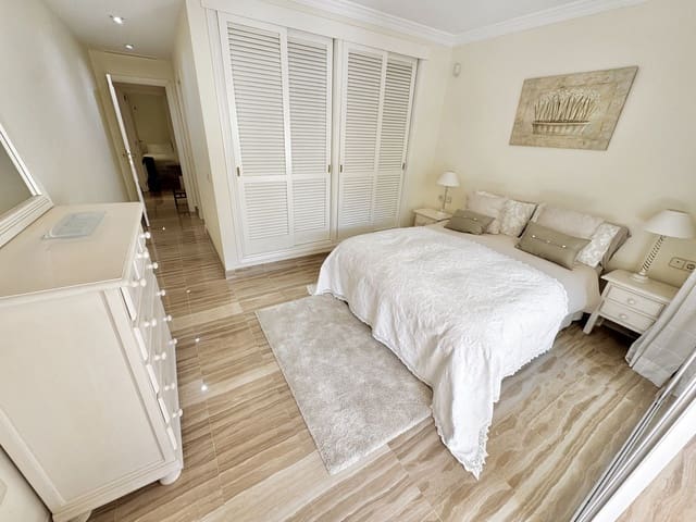 2 soveværelse Strandlejlighed til salg i Elviria, Marbella med swimmingpool garage - € 625.000 (Ref: 9800093)