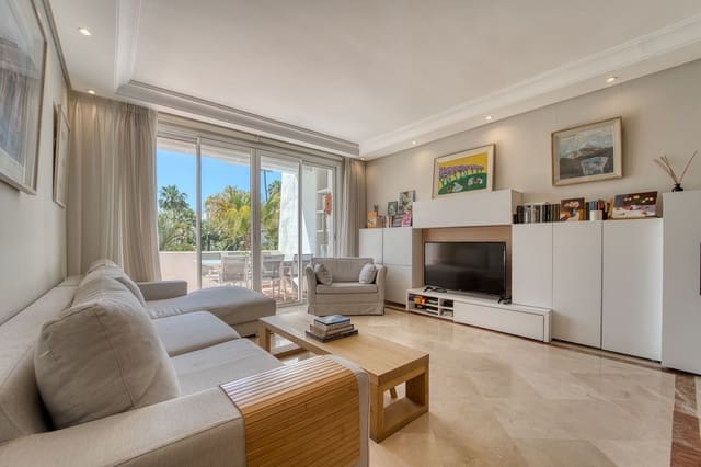 3 quarto Apartamento de Praia para venda em Puerto Banus, Marbella com piscina garagem - 1 350 000 € (Ref: 9800101)