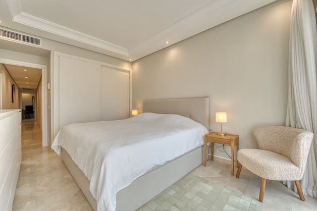 3 quarto Apartamento de Praia para venda em Puerto Banus, Marbella com piscina garagem - 1 350 000 € (Ref: 9800101)