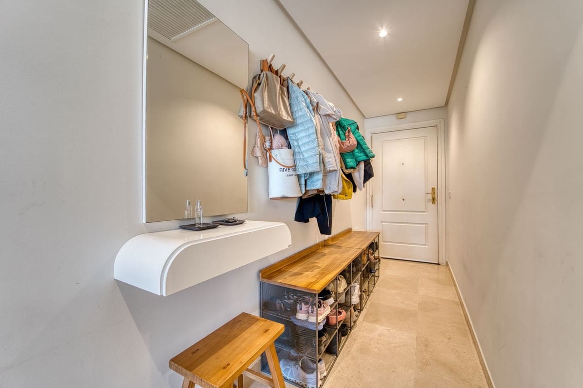 3 quarto Apartamento de Praia para venda em Puerto Banus com piscina garagem - 1 350 000 € (Ref: 9800101)