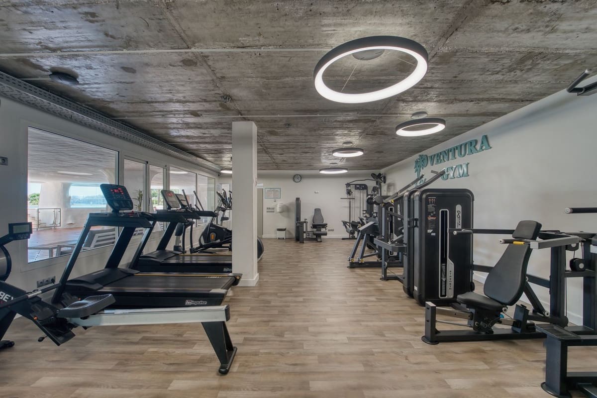 3 quarto Apartamento de Praia para venda em Puerto Banus com piscina garagem - 1 350 000 € (Ref: 9800101)