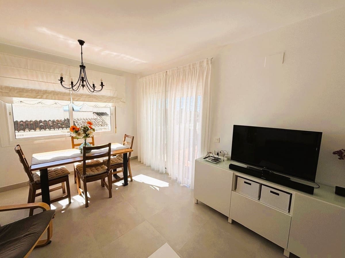 2 slaapkamer Strandappartement te koop in La Cala de Mijas met zwembad - € 379.000 (Ref: 9802759)