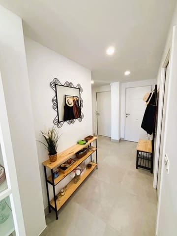 2 slaapkamer Strandappartement te koop in La Cala de Mijas, Mijas met zwembad - € 379.000 (Ref: 9802759)