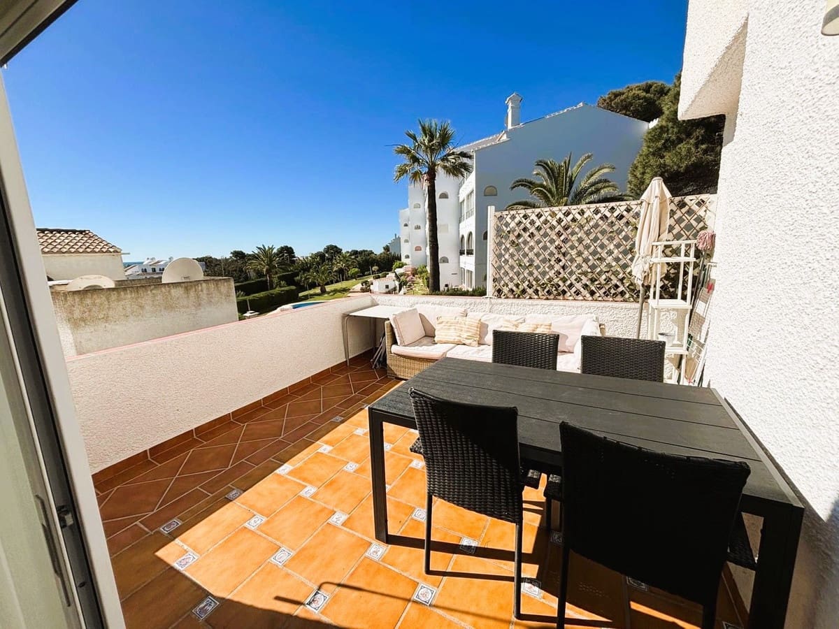 2 slaapkamer Strandappartement te koop in La Cala de Mijas met zwembad - € 379.000 (Ref: 9802759)