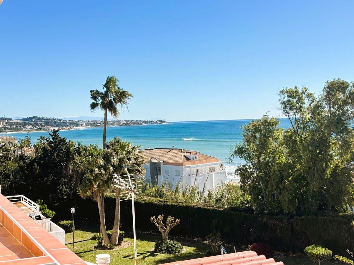 2 slaapkamer Strandappartement te koop in La Cala de Mijas met zwembad - € 379.000 (Ref: 9802759)